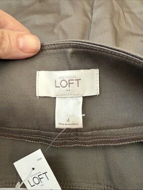 LOFT Ann Taylor Brown Pencil Skirt Button Detail NWT Size 4